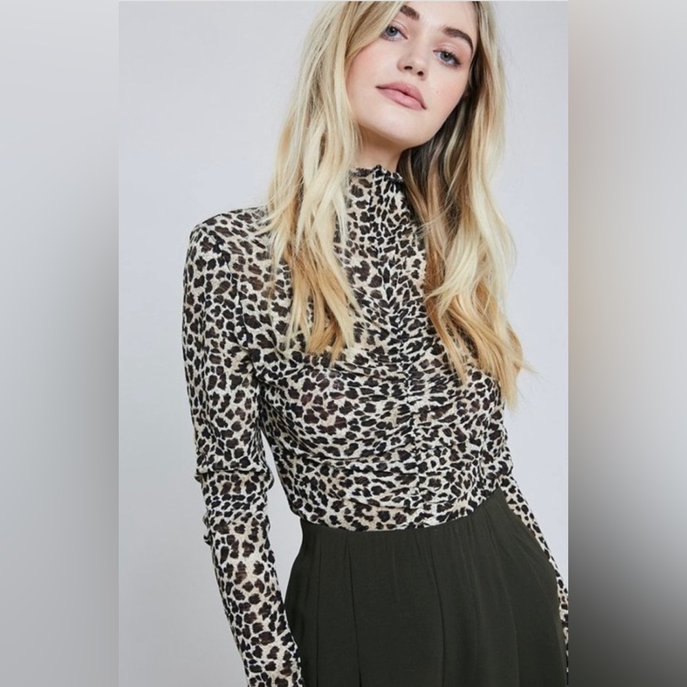 LEOPARD PRINT MOCK NECK TOP